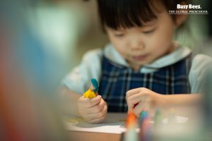 Giáo dục trẻ về thẩm mỹ kết hợp với các hoạt động hằng ngày