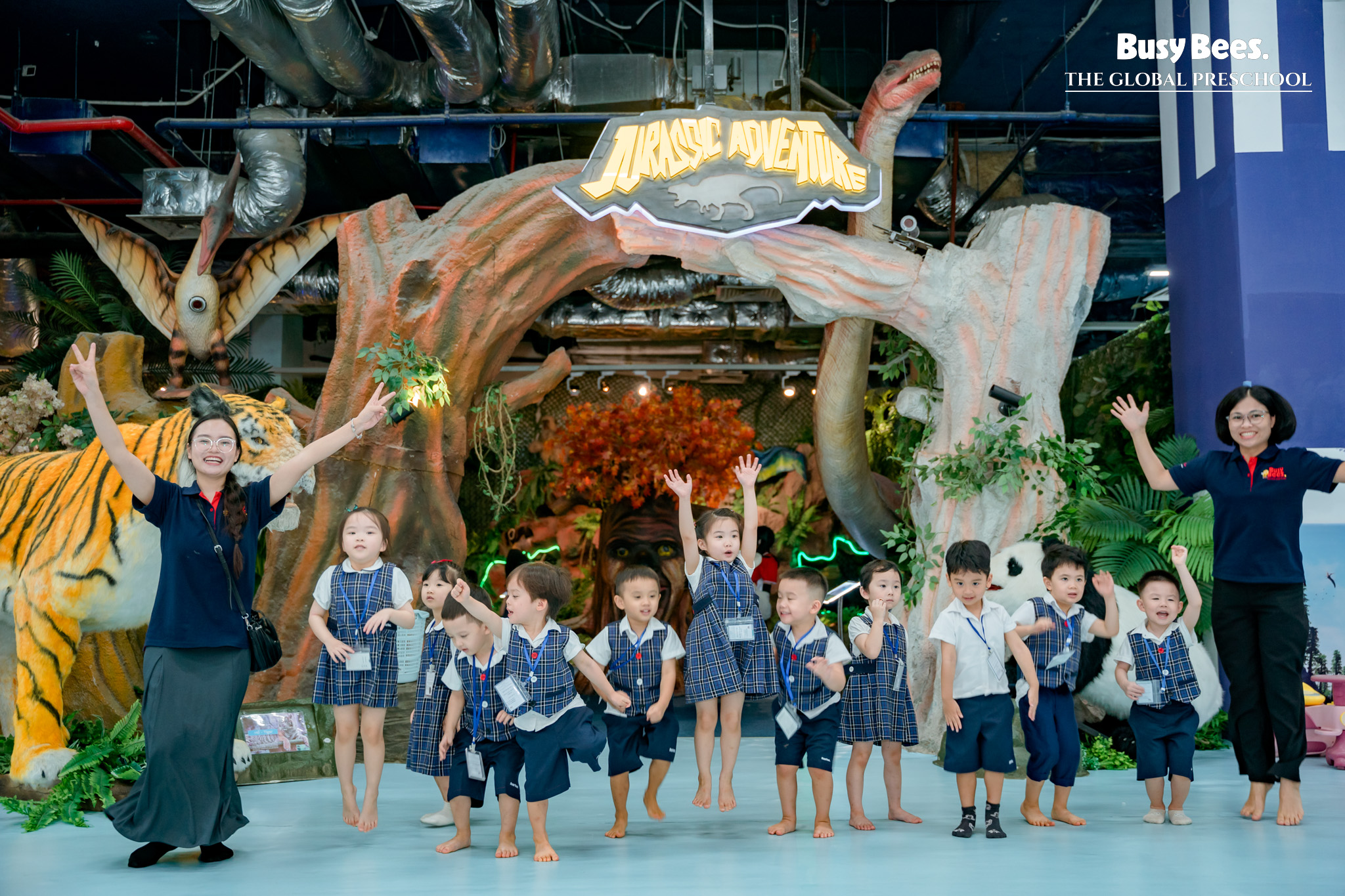 DINOSAUR SUMMER 2025 